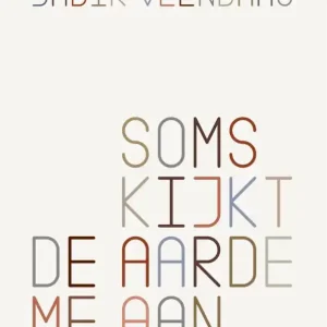 Actieprijs Soms kijkt de aarde me aan